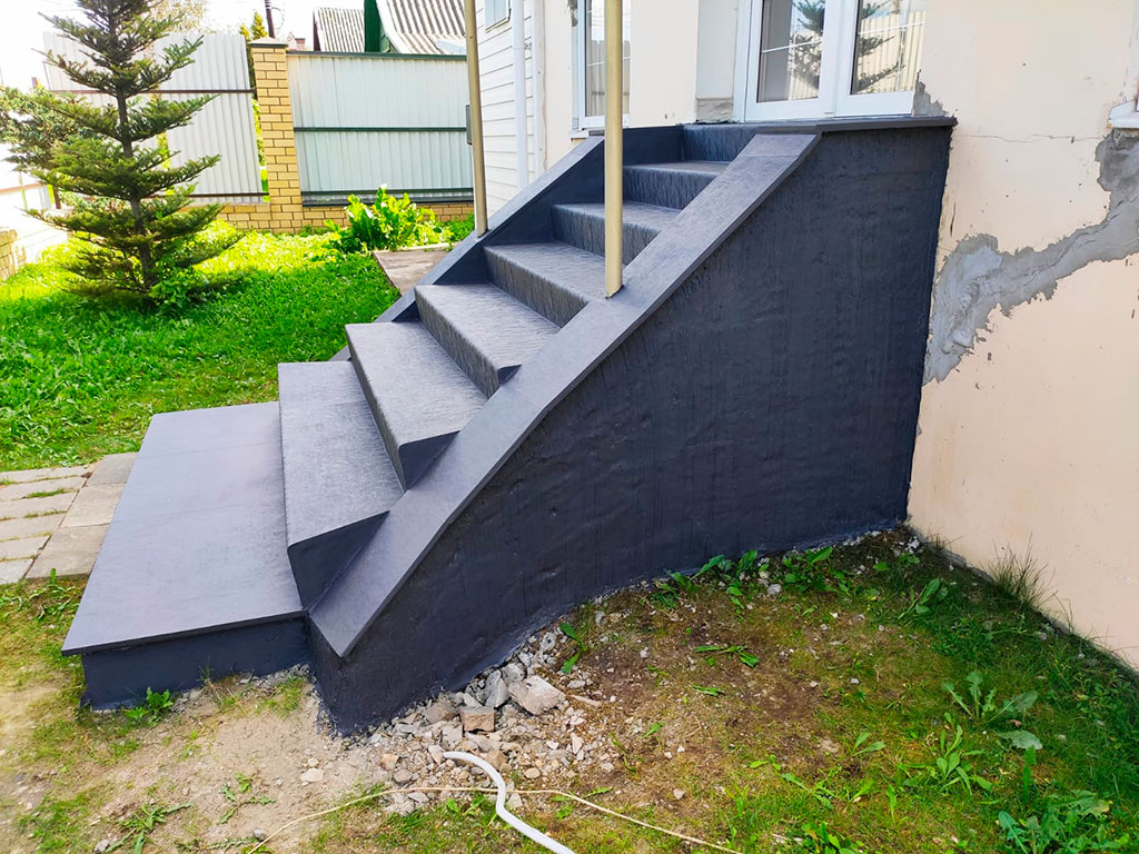 Ремонт лестницы крыльца дома в поселке Крупской