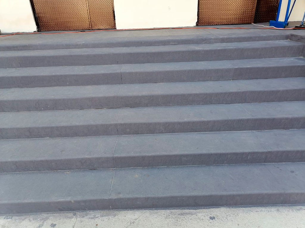 Облицовка бетонной лестницы СОШ №3 в Андреаполе