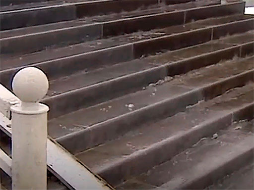Облицовка лестницы на платформе станции Осельки