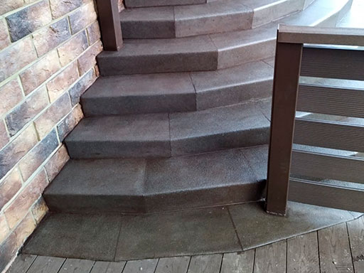 Облицовка ступеней бетонной лестницы полукруглой формы