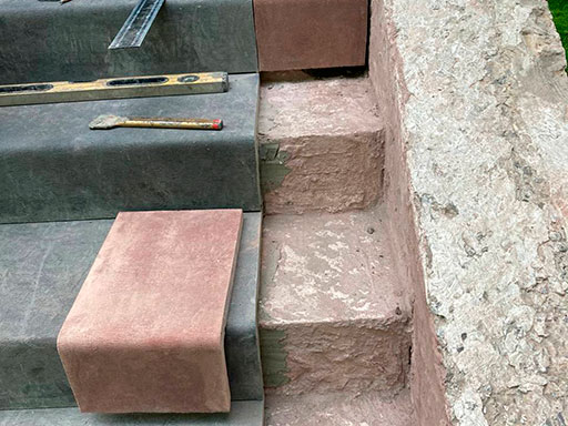 Облицовка бетонной лестницы дома в Видном