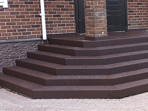 Облицовка бетонной лестницы сложной формы в Истринском районе 
