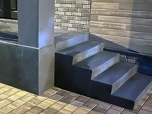 Облицовка уличной бетонной лестницы частного дома в Коломне