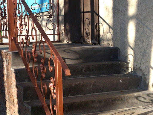 Облицовка уличной лестницы медцентра в Твери