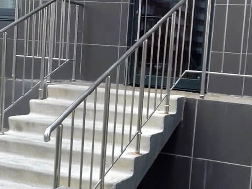 Облицовка ступеней бетонной лестницы