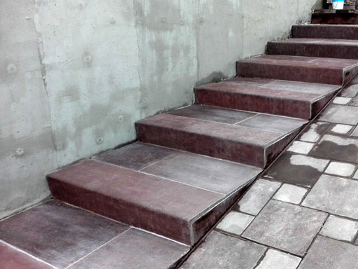 Облицовка входной лестницы крыльца плиткой из керамики пошагово