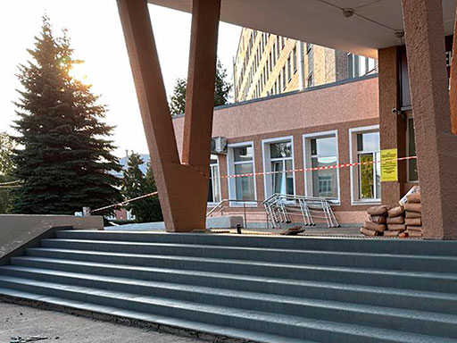Облицовка бетонной лестницы областной клинической больницы в Н.Новгороде