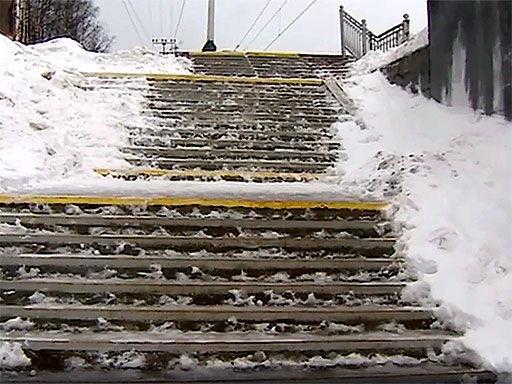 Лестница на платформе до ремонта
