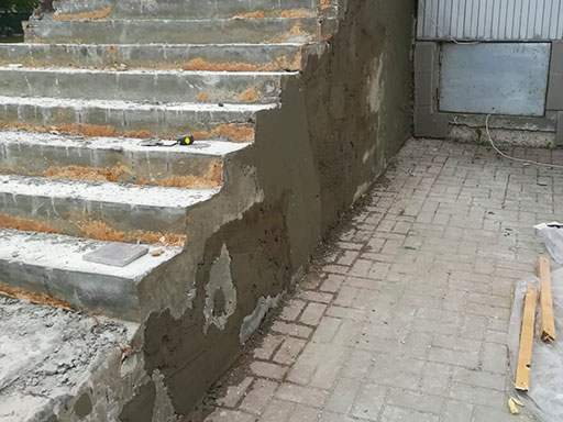 Облицовка ступенек крыльца из бетона