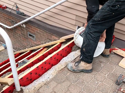 Недорогой ремонт ступеней бетонной лестницы на улице