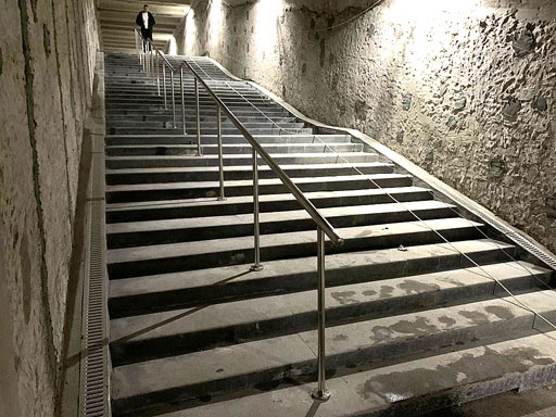 Облицовка лестниц подземных переходов на Симферопольском шоссе