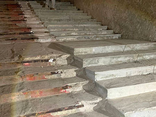 Облицовка ступеней лестниц в подземных переходах на Симферопольском шоссе