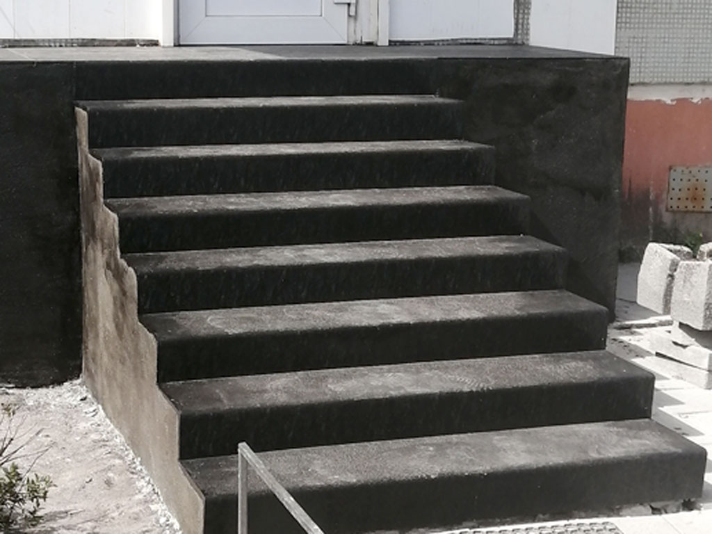 Отделка уличной бетонной лестницы